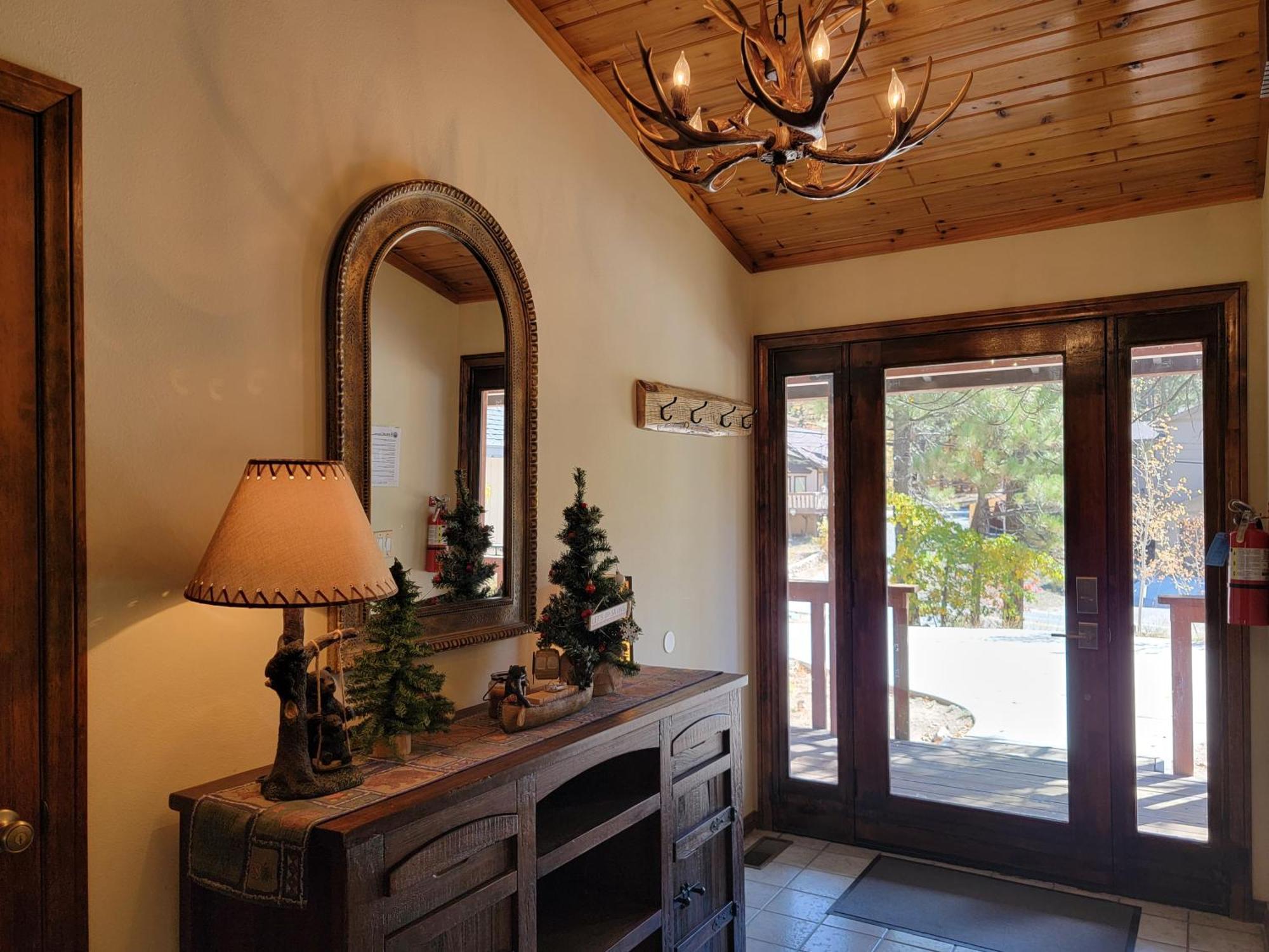 Four Seasons Getaway-Private Hot Spa With Pine Tree Views-Walk To Village And Pineknot Trailhead-Plus King Bed! 大熊湖 外观 照片