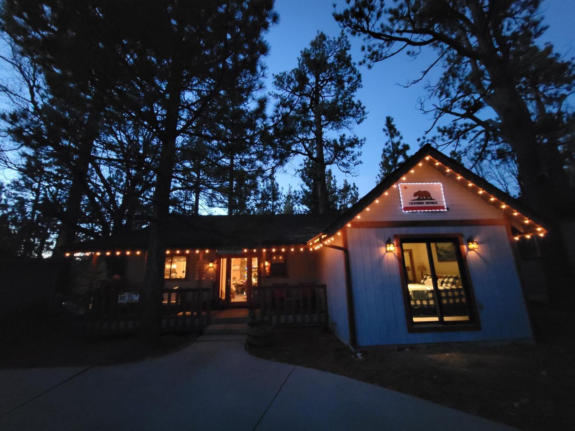 Four Seasons Getaway-Private Hot Spa With Pine Tree Views-Walk To Village And Pineknot Trailhead-Plus King Bed! 大熊湖 外观 照片
