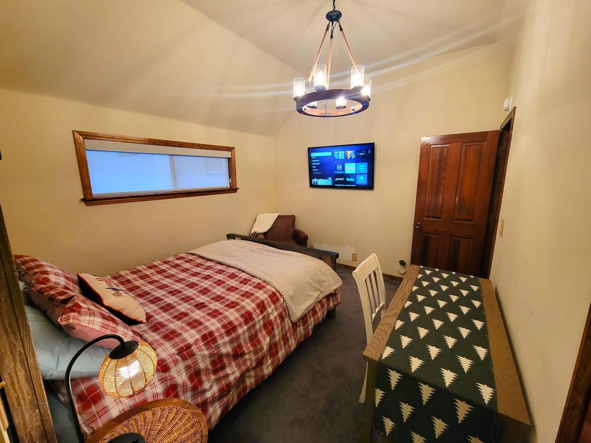 Four Seasons Getaway-Private Hot Spa With Pine Tree Views-Walk To Village And Pineknot Trailhead-Plus King Bed! 大熊湖 外观 照片